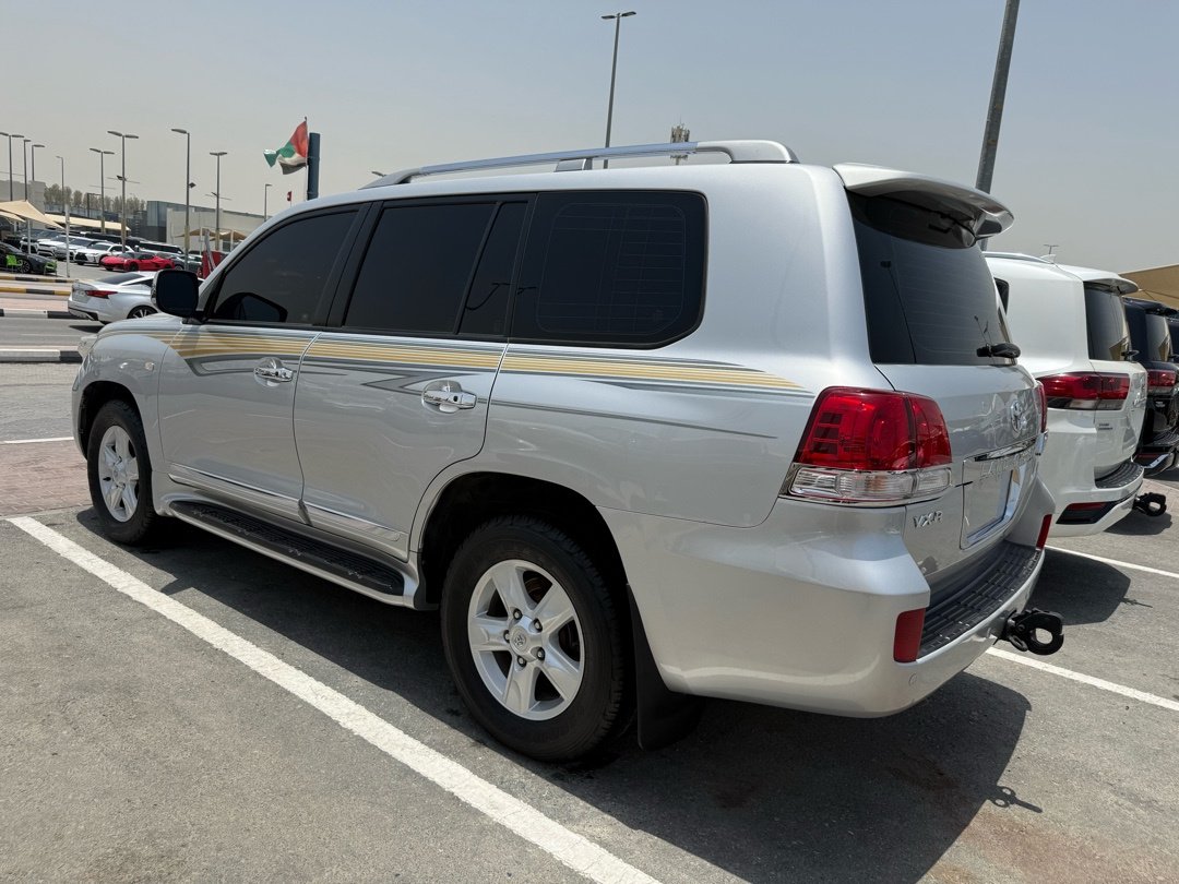 Car Image 2010 TOYOTA LAND CRUISER 