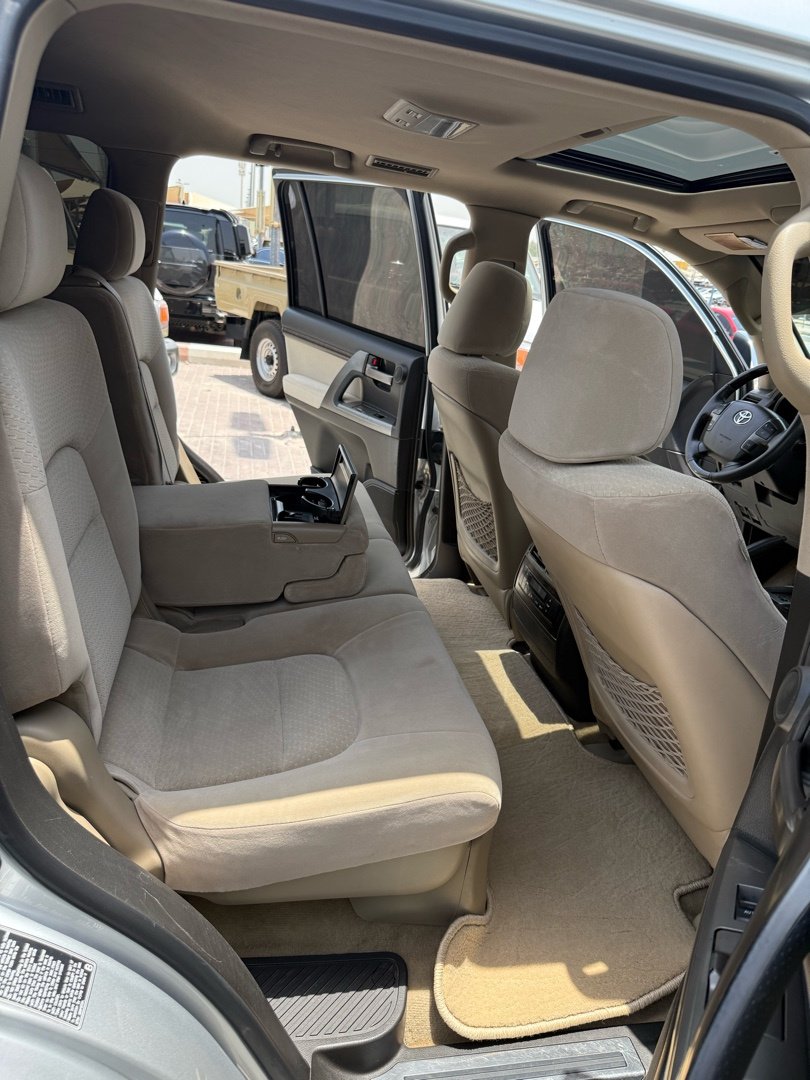 Car Image 2010 TOYOTA LAND CRUISER 
