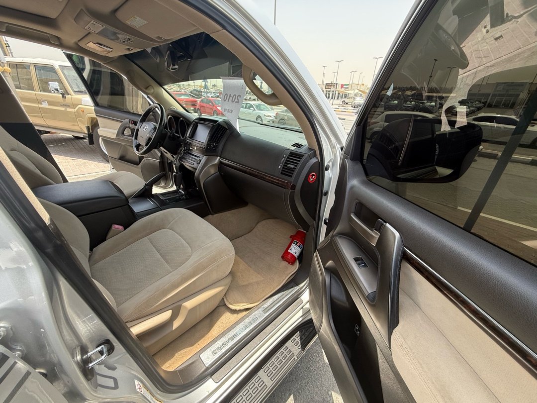 Car Image 2010 TOYOTA LAND CRUISER 