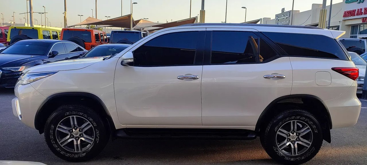 Car Image 2016 TOYOTA FORTUNER 