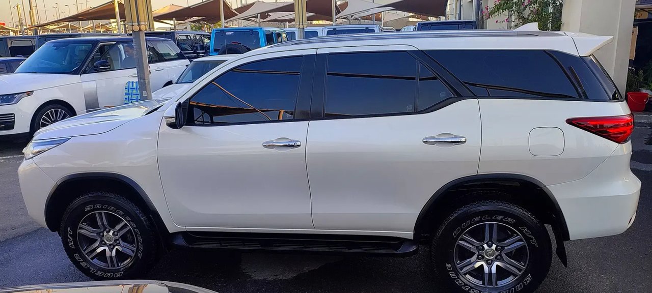 Car Image 2016 TOYOTA FORTUNER 