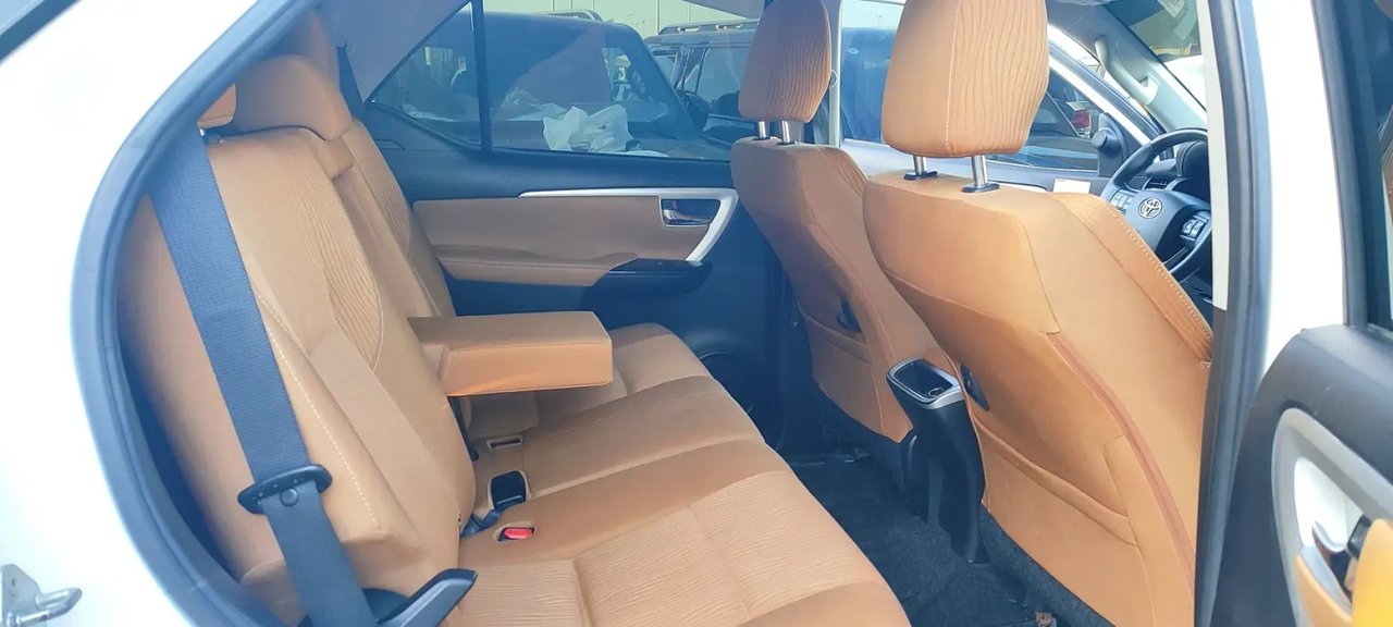 Car Image 2016 TOYOTA FORTUNER 