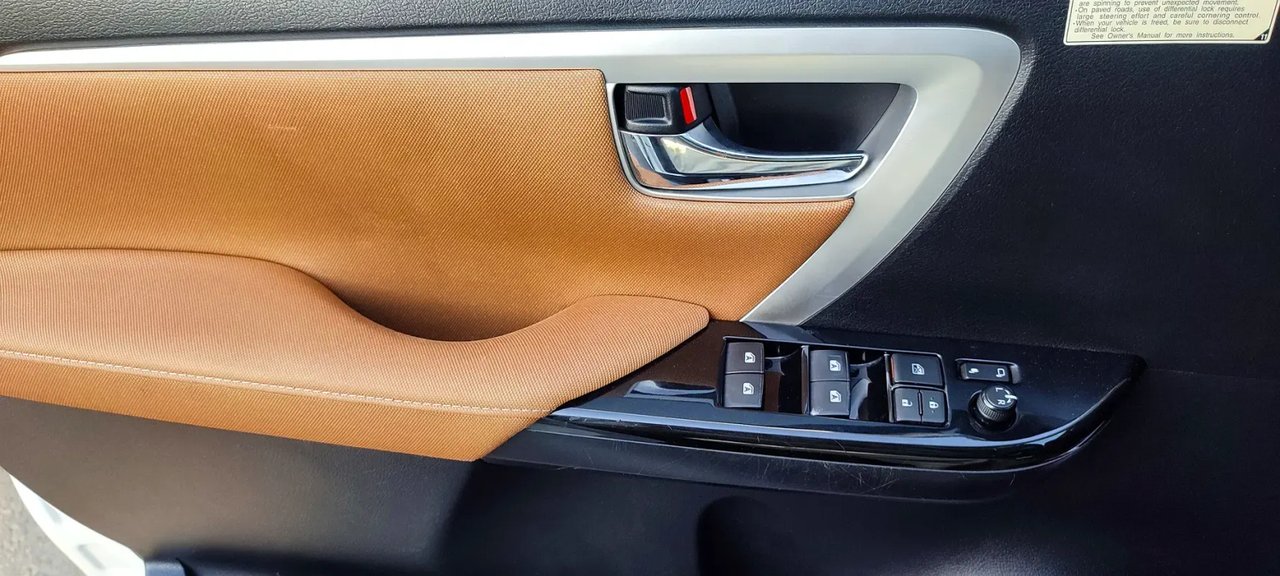 Car Image 2016 TOYOTA FORTUNER 