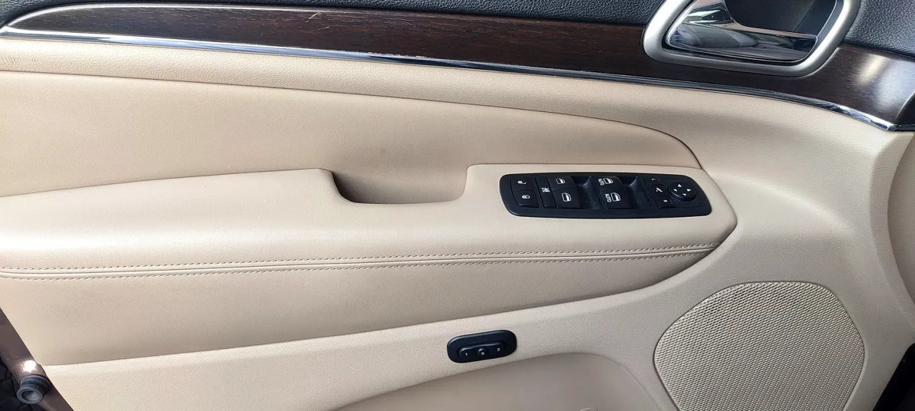 Car Image 2018 JEEP GRAND CHEROKEE 