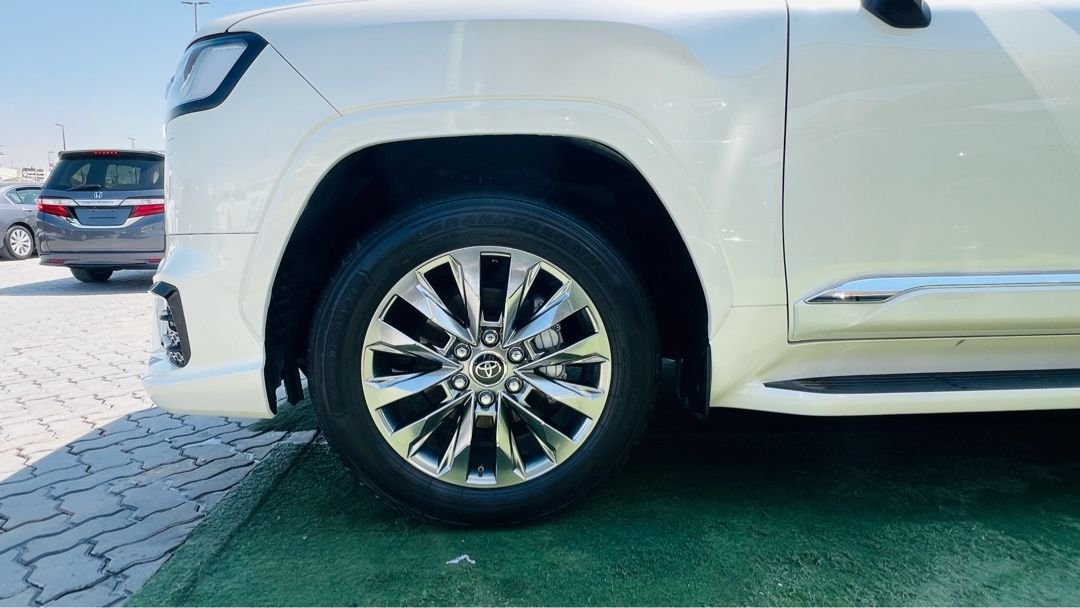Car Image 2025 TOYOTA LAND CRUISER 