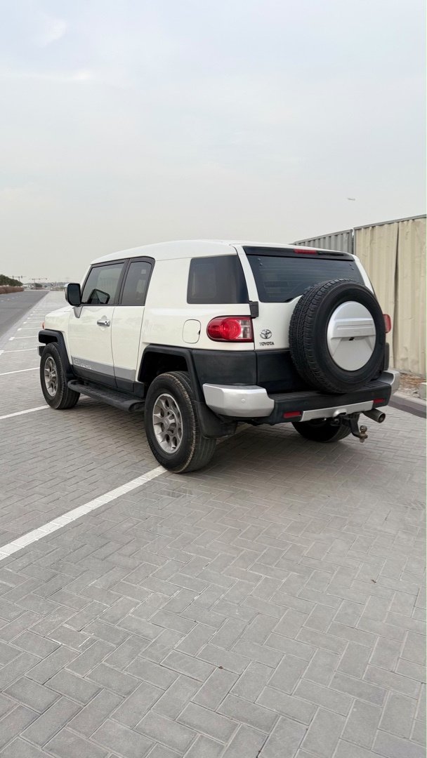 Car Image 2012 TOYOTA FJ CRUISER 