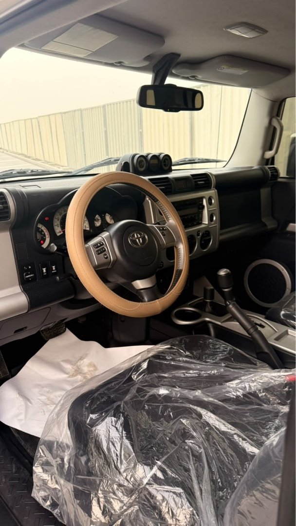 Car Image 2012 TOYOTA FJ CRUISER 
