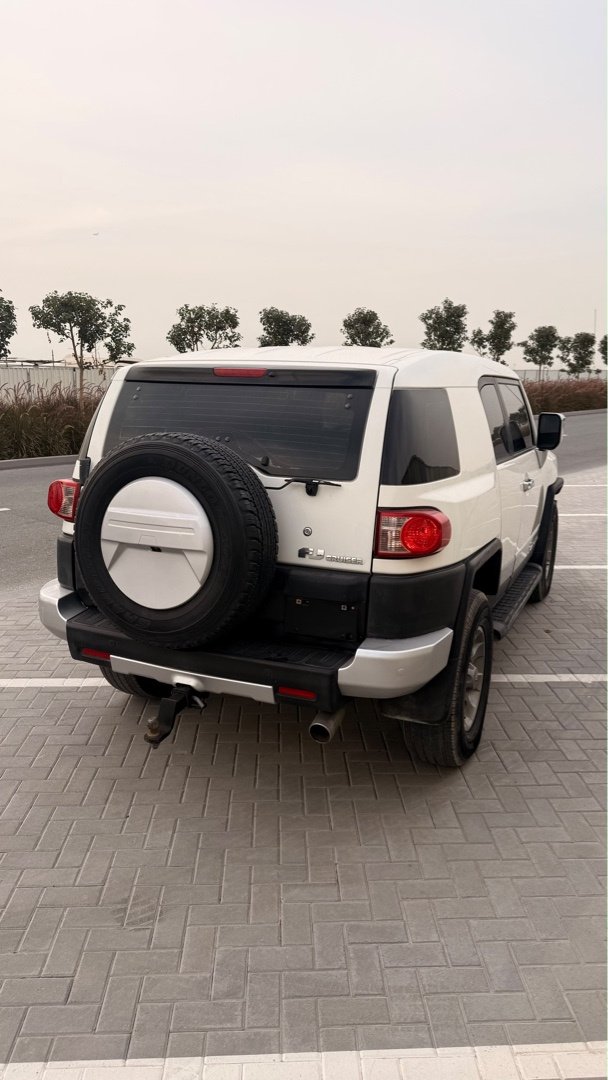 Car Image 2012 TOYOTA FJ CRUISER 