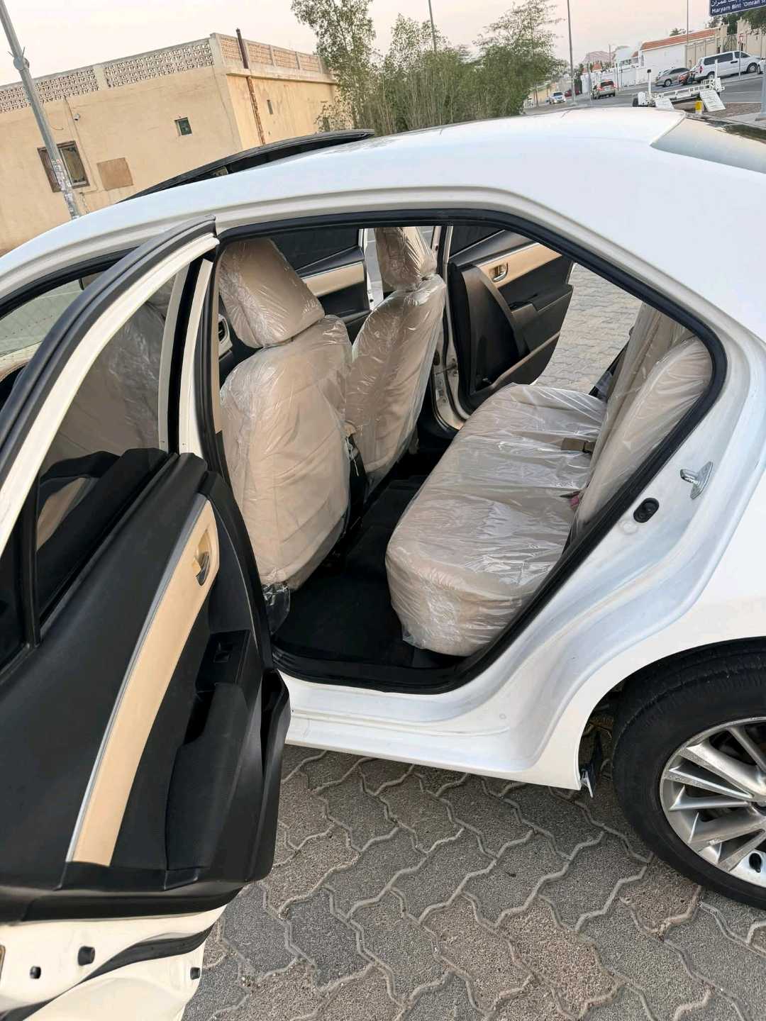 Car Image 2014 TOYOTA COROLLA SE