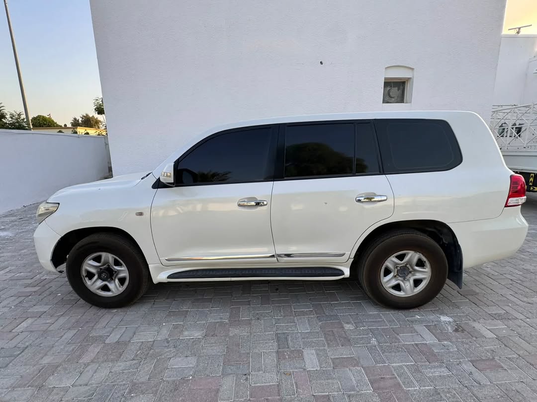 Car Image 2010 TOYOTA LAND CRUISER GX.R