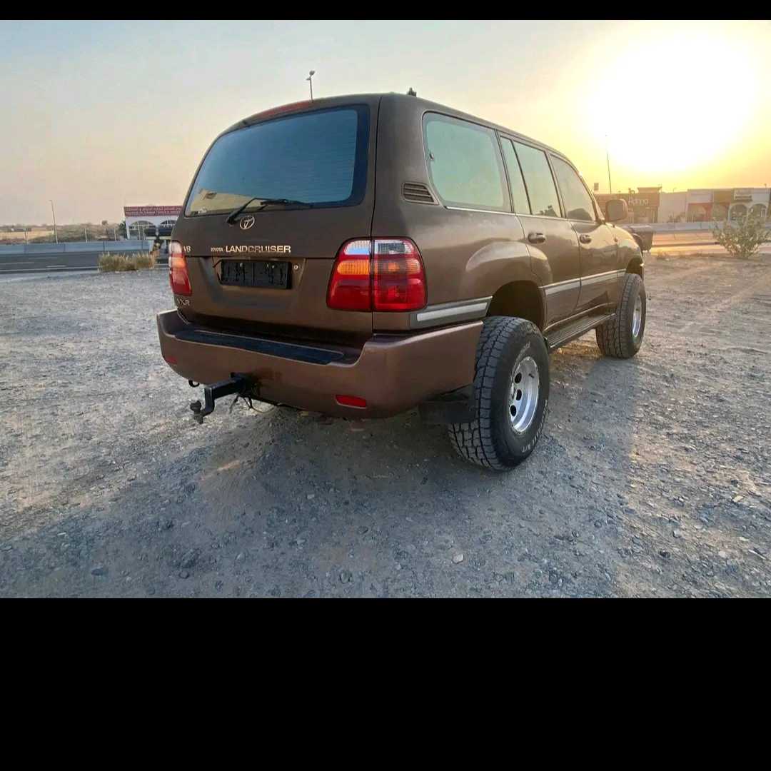 Car Image 1999 TOYOTA LAND CRUISER 