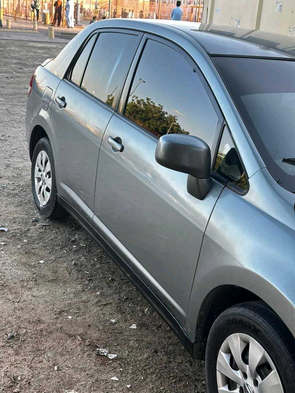Car Image 2012 NISSAN TIIDA 