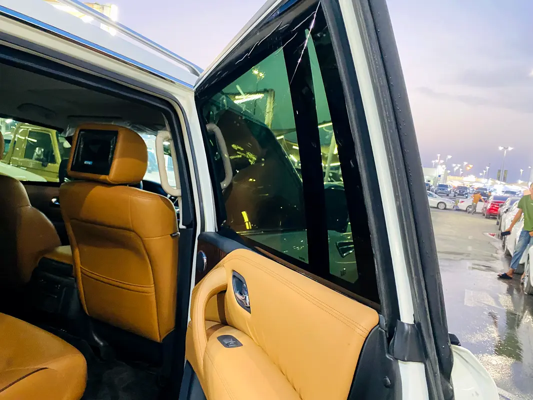 Car Image 2016 NISSAN PATROL LE