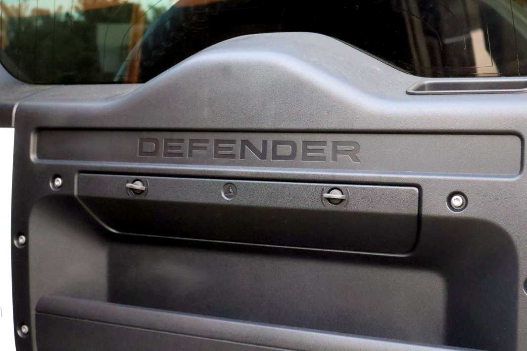 Car Image 2023 LAND ROVER DEFENDER 130S