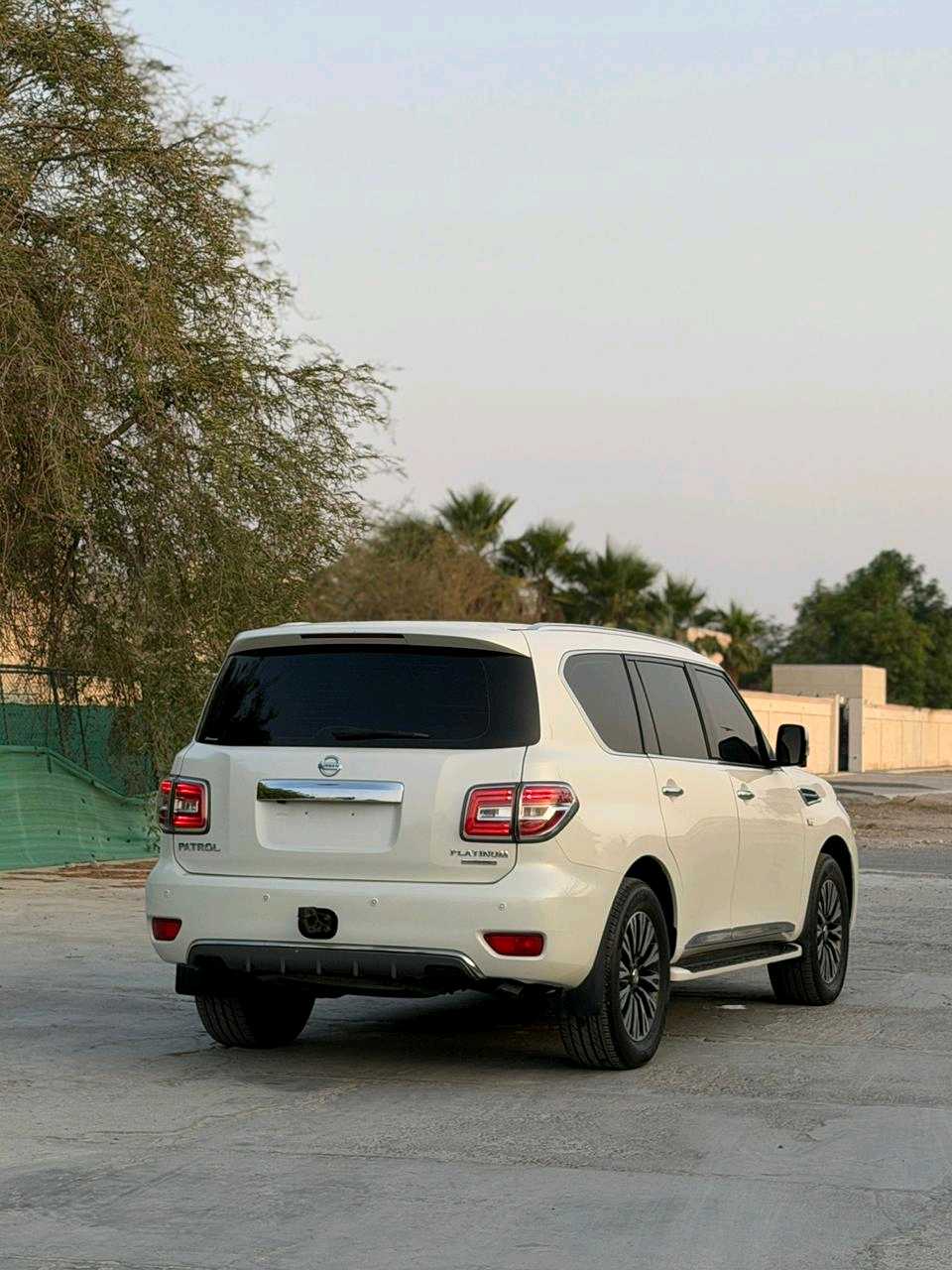 Car Image 2014 NISSAN PATROL LE