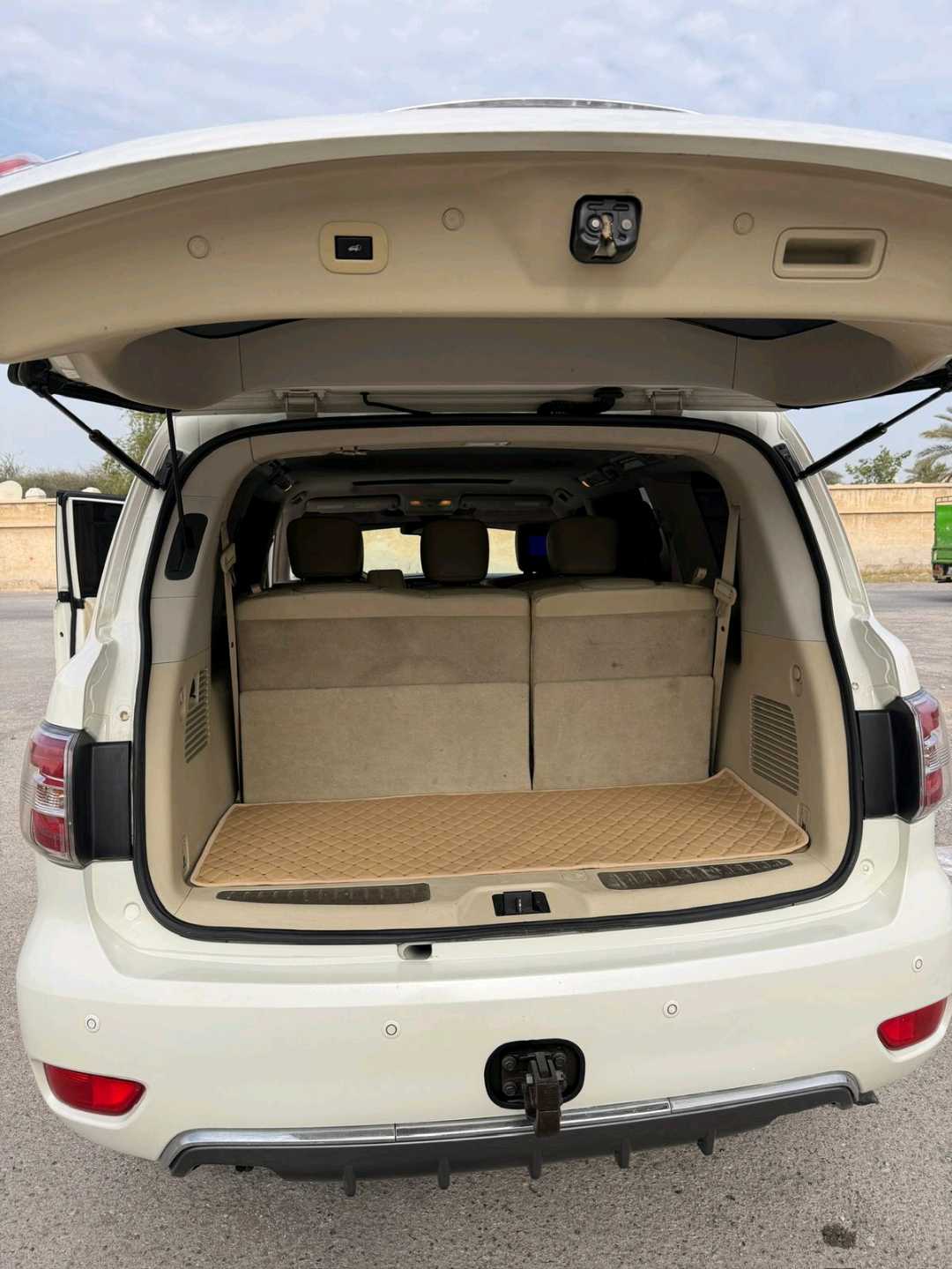 Car Image 2014 NISSAN PATROL LE