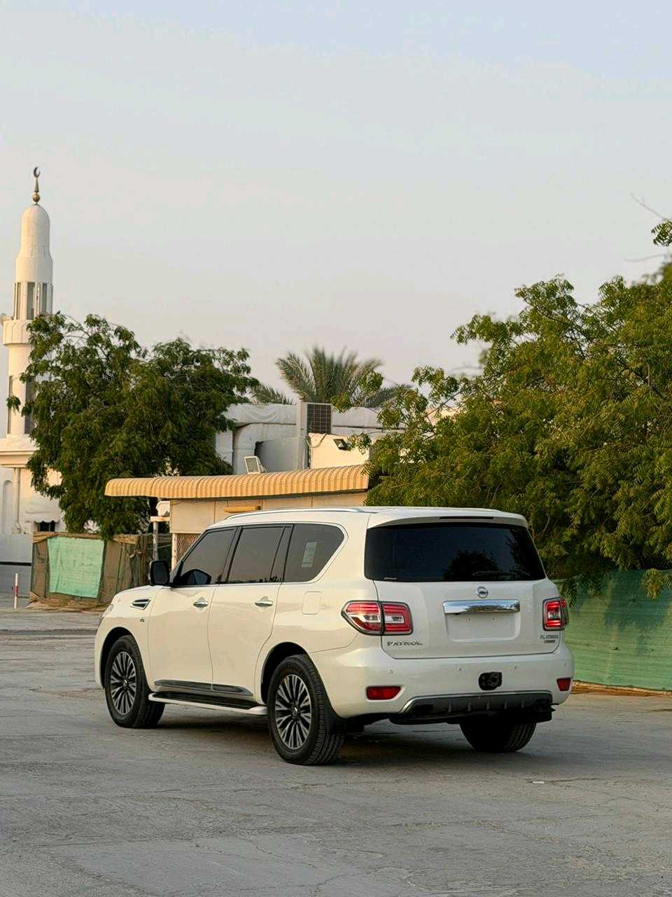 Car Image 2014 NISSAN PATROL LE