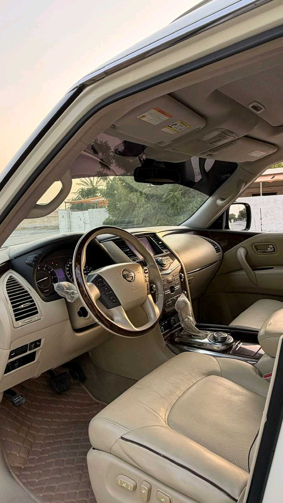 Car Image 2014 NISSAN PATROL LE