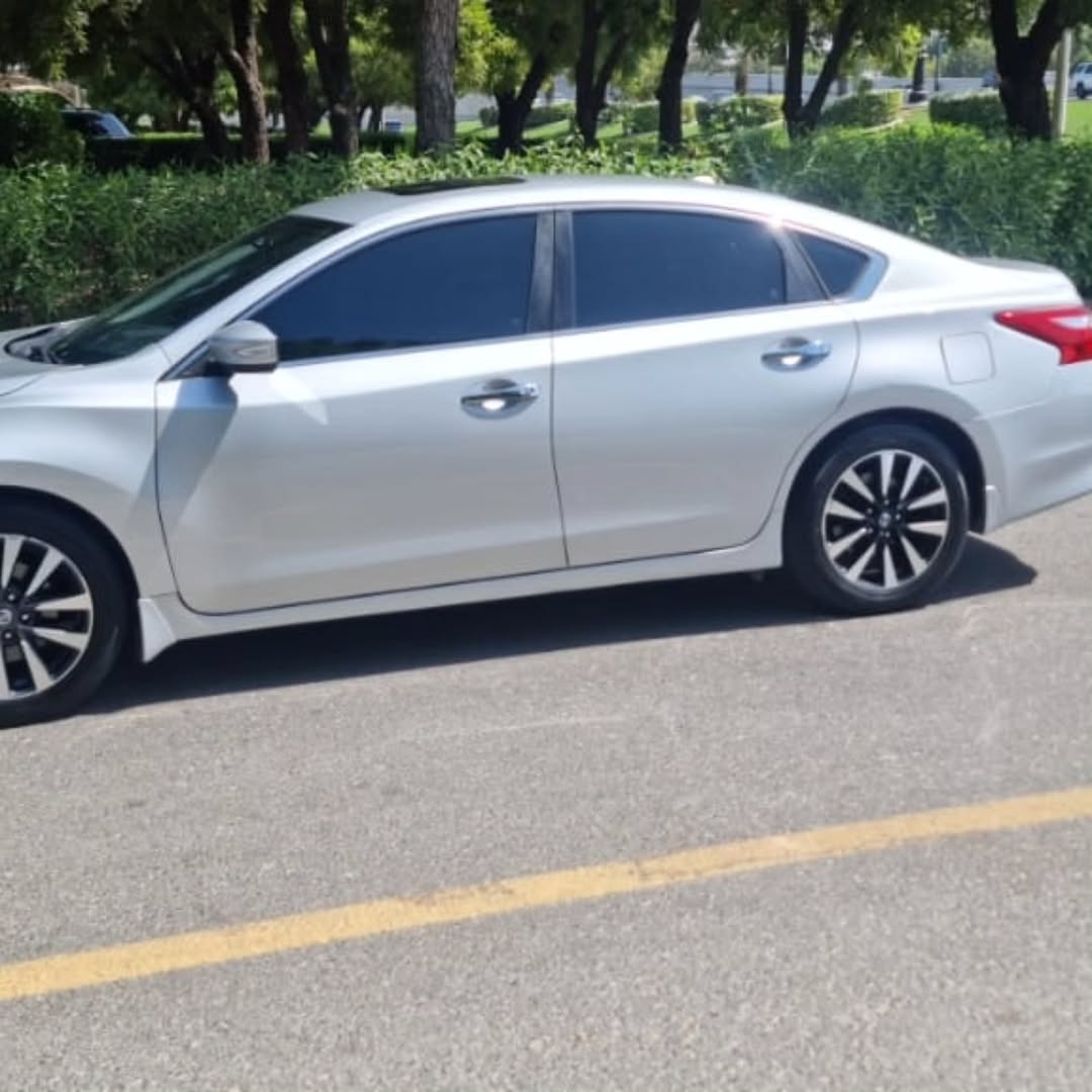 Car Image 2017 NISSAN ALTIMA SL