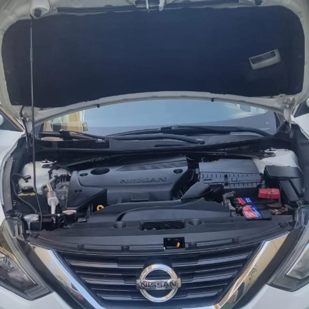 Car Image 2017 NISSAN ALTIMA SR