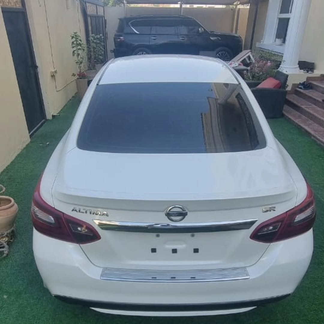Car Image 2017 NISSAN ALTIMA SR