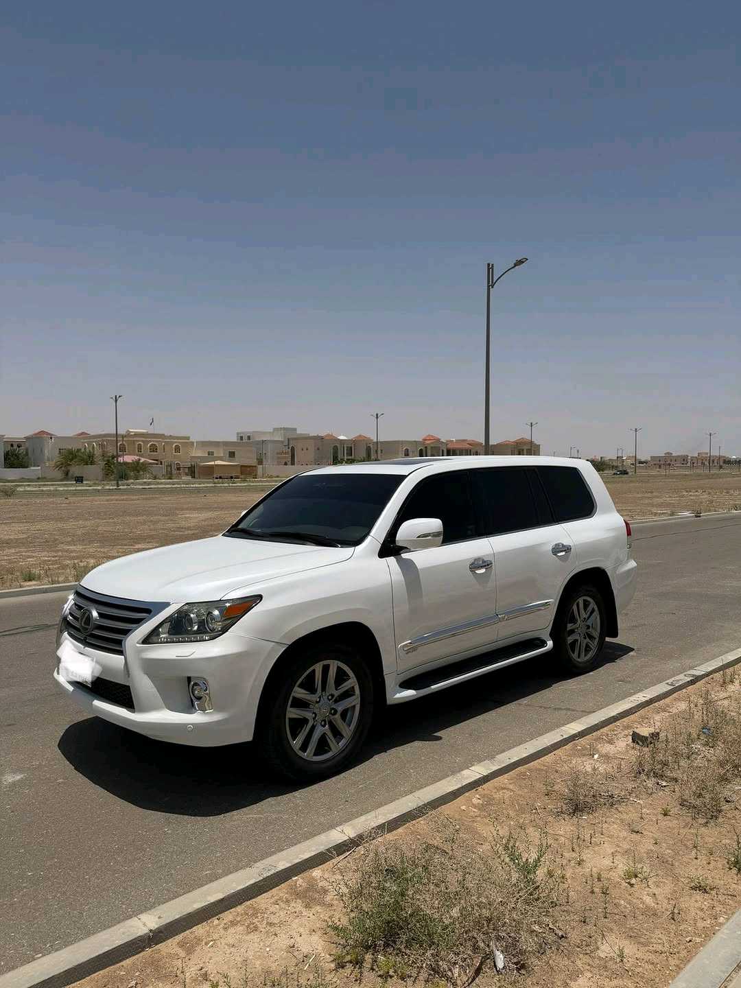 Car Image 2013 LEXUS LX 570