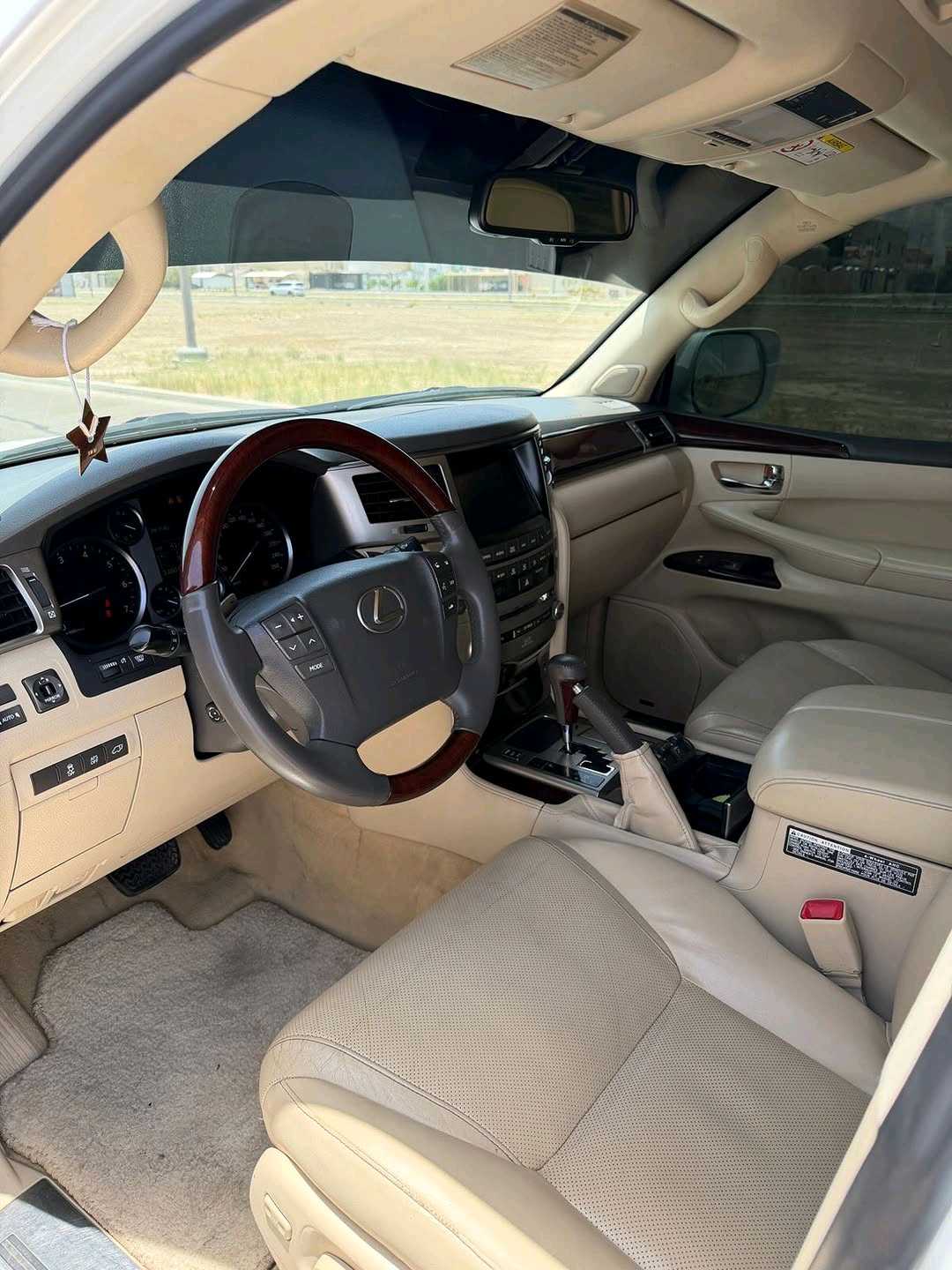 Car Image 2013 LEXUS LX 570