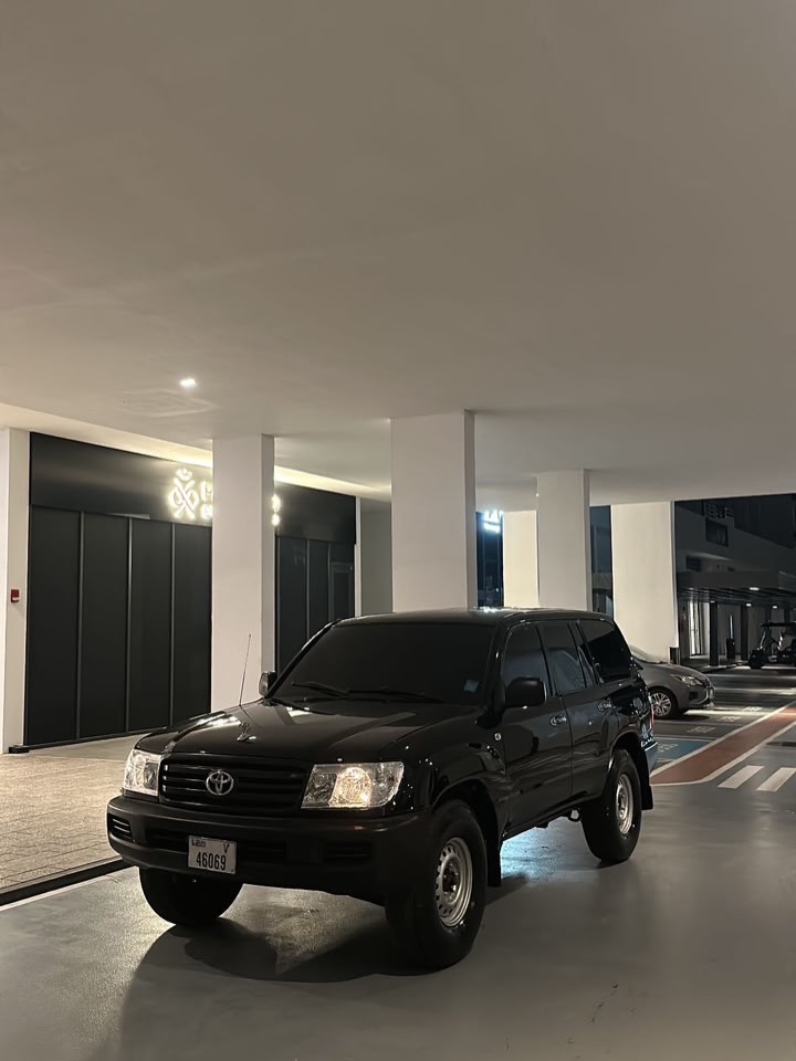 Car Image 1999 TOYOTA LAND CRUISER G