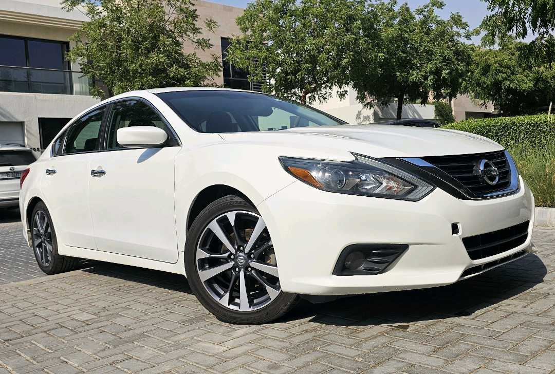 Car Image 2016 NISSAN ALTIMA SR