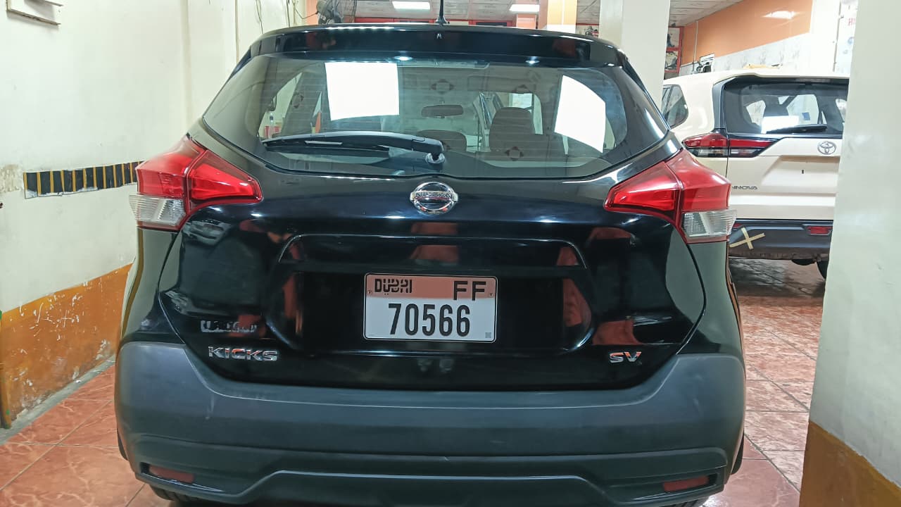Car Image 2018 NISSAN KICKS 