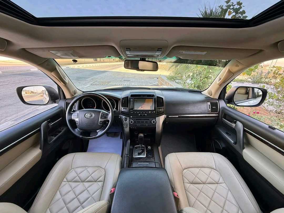 Car Image 2011 TOYOTA LAND CRUISER VX.R