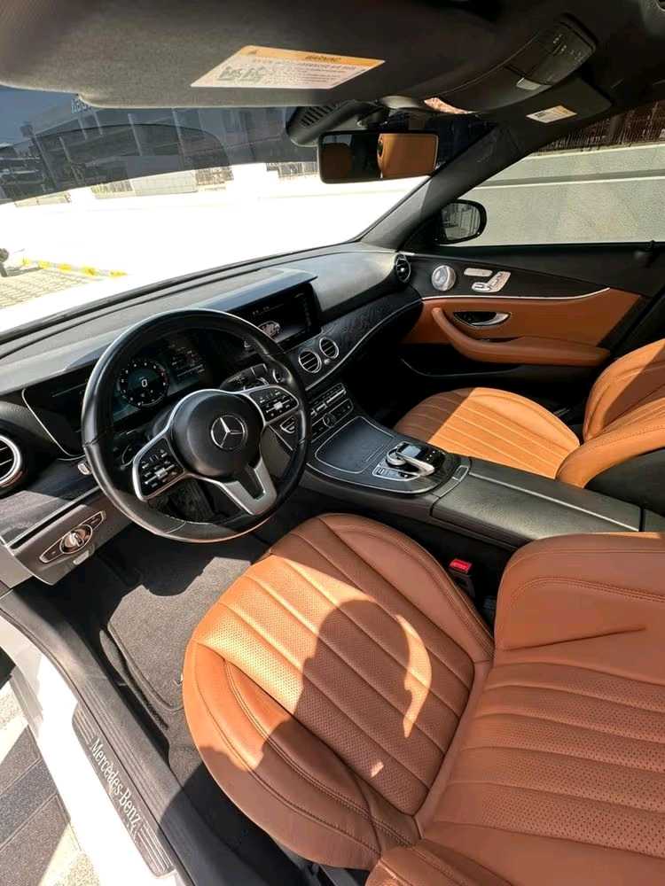 Car Image 2019 MERCEDES E Class 300