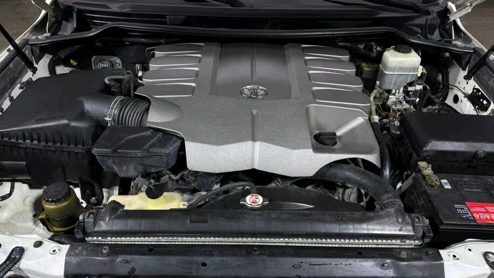 Car Image 2015 TOYOTA LAND CRUISER GX.R
