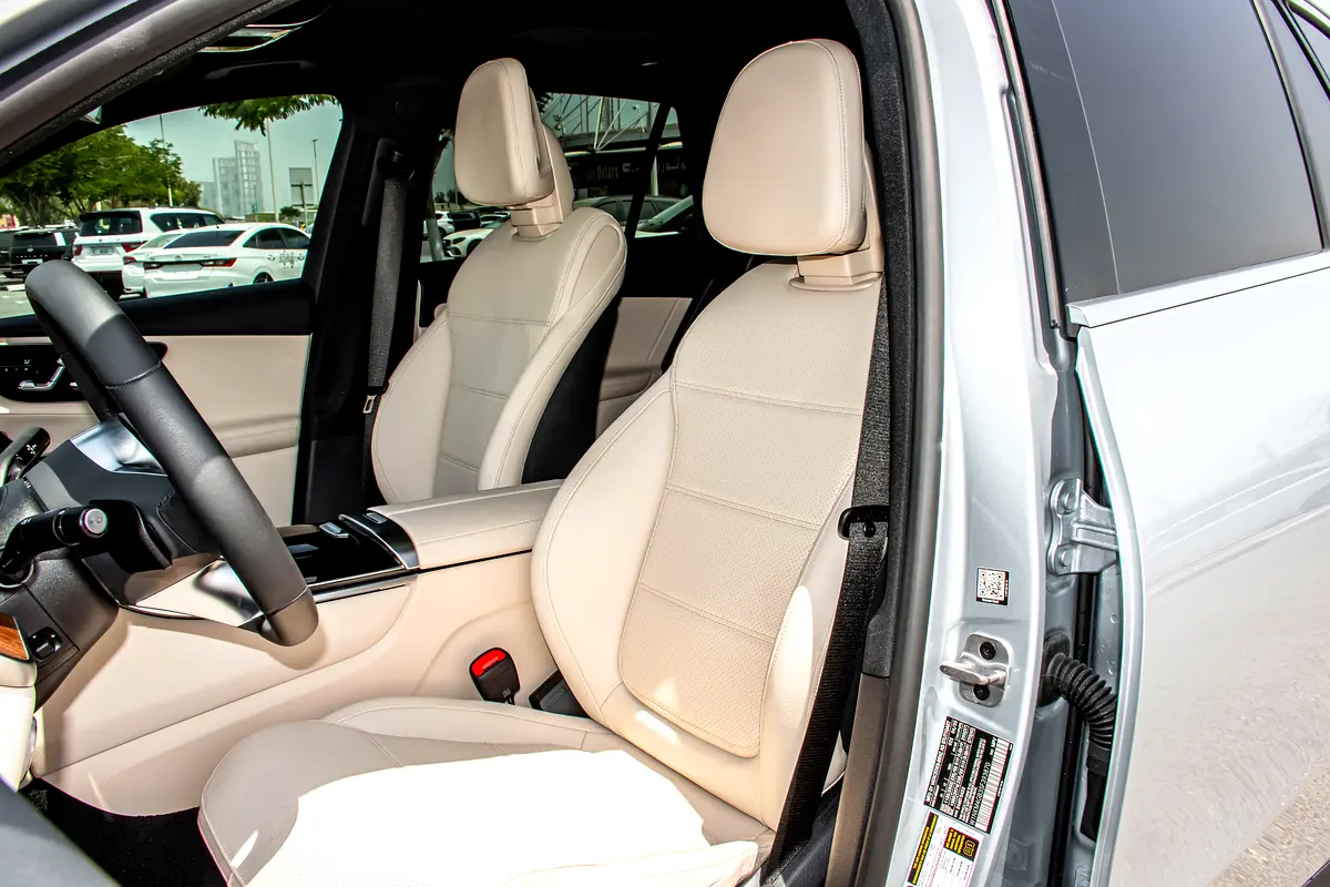 Car Image 2025 MERCEDES GLC CLASS 