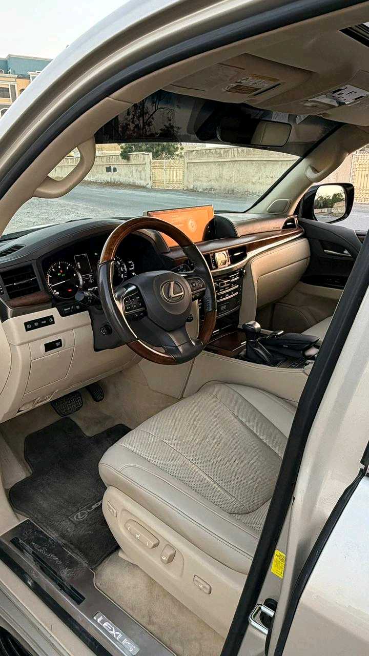 Car Image 2016 LEXUS LX 570
