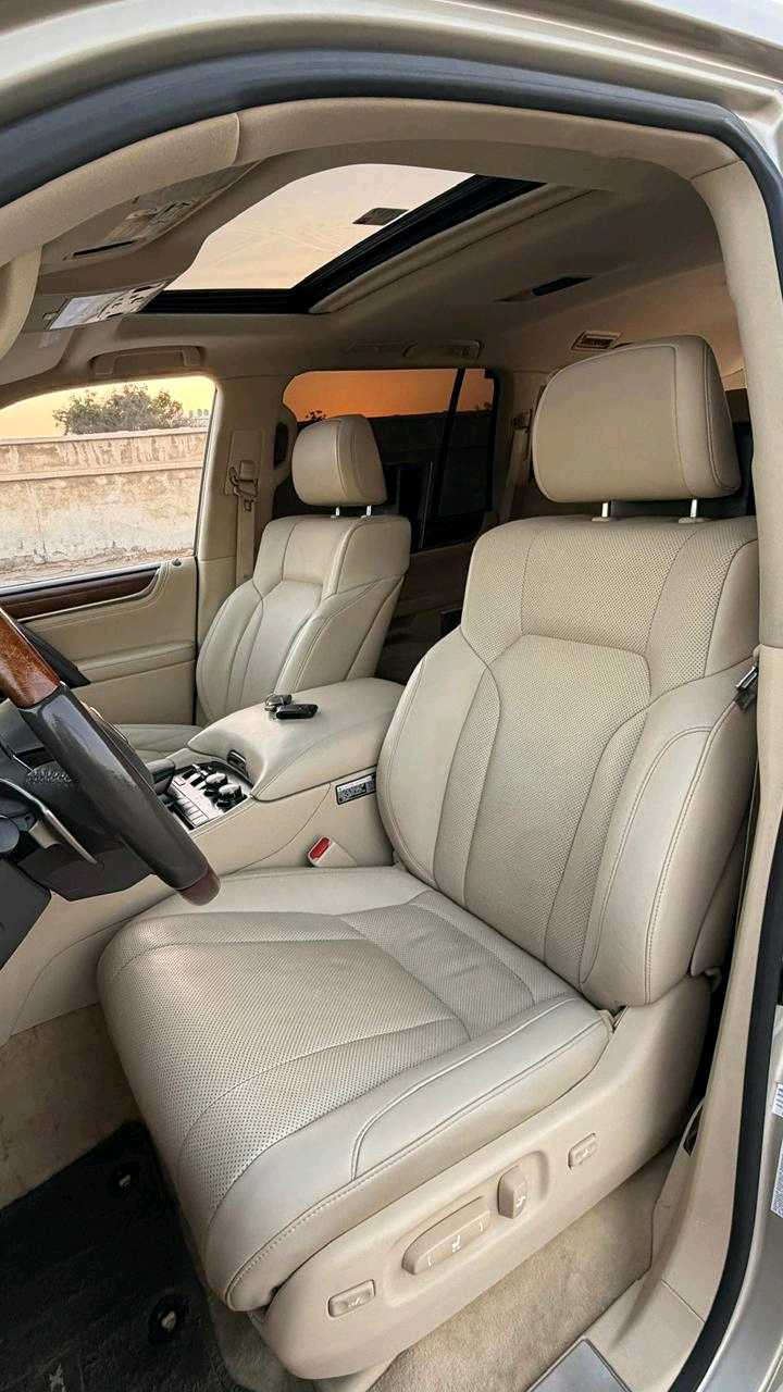 Car Image 2016 LEXUS LX 570