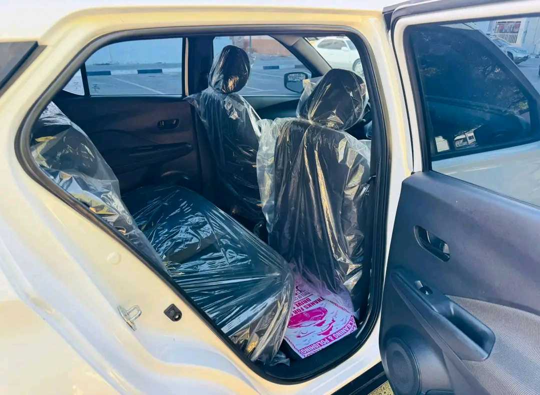 Car Image 2018 NISSAN KICKS 