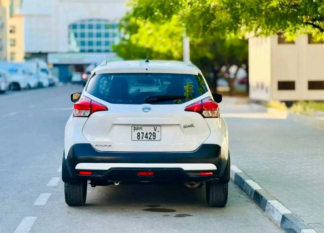 Car Image 2018 NISSAN KICKS 
