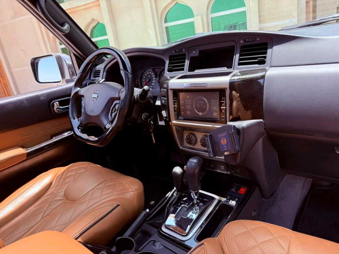 Car Image 2019 NISSAN SAFARI 
