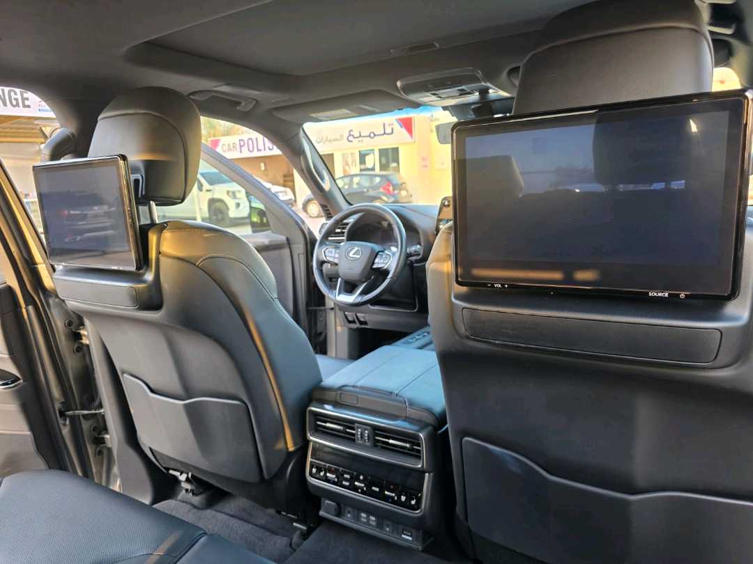 Car Image 2022 LEXUS LX 600