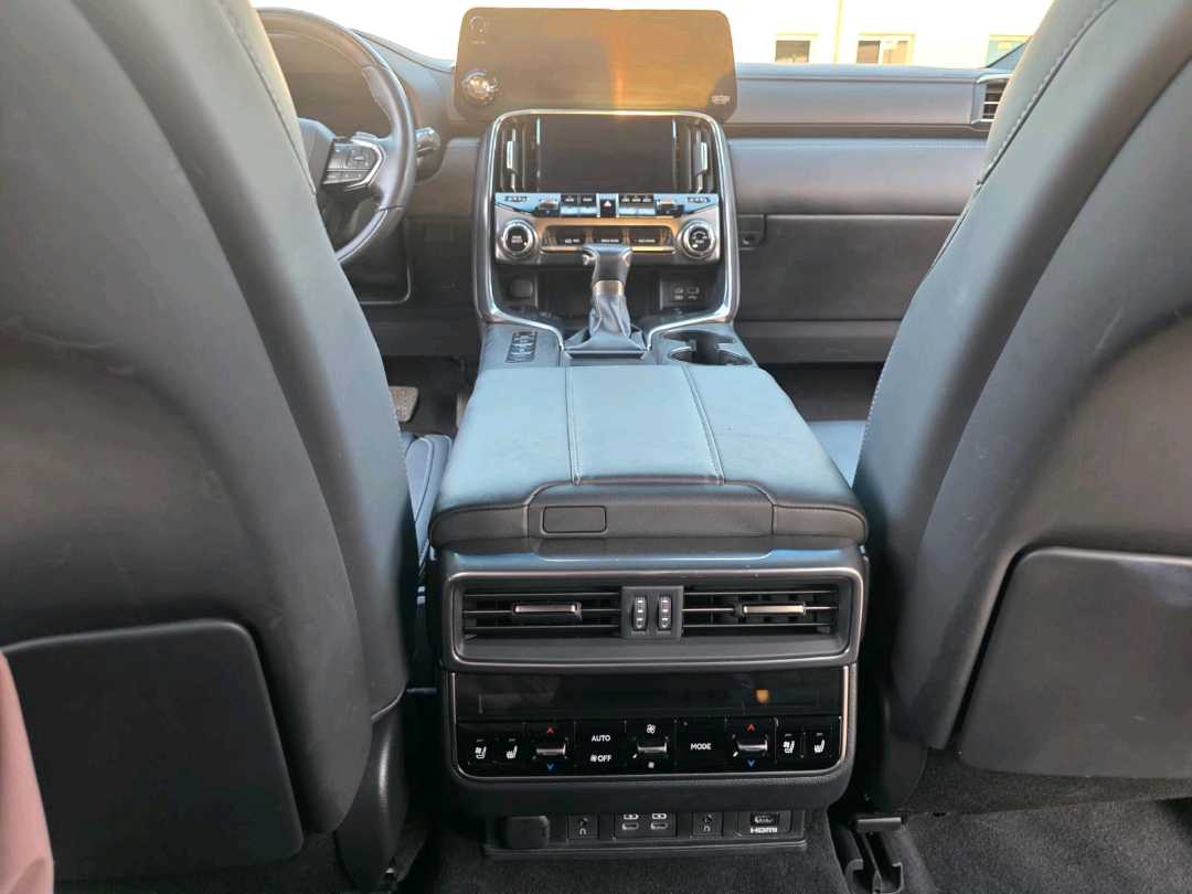 Car Image 2022 LEXUS LX 600