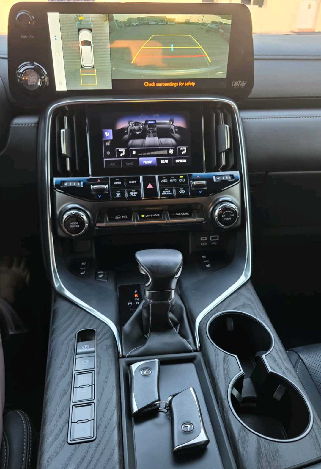 Car Image 2022 LEXUS LX 600