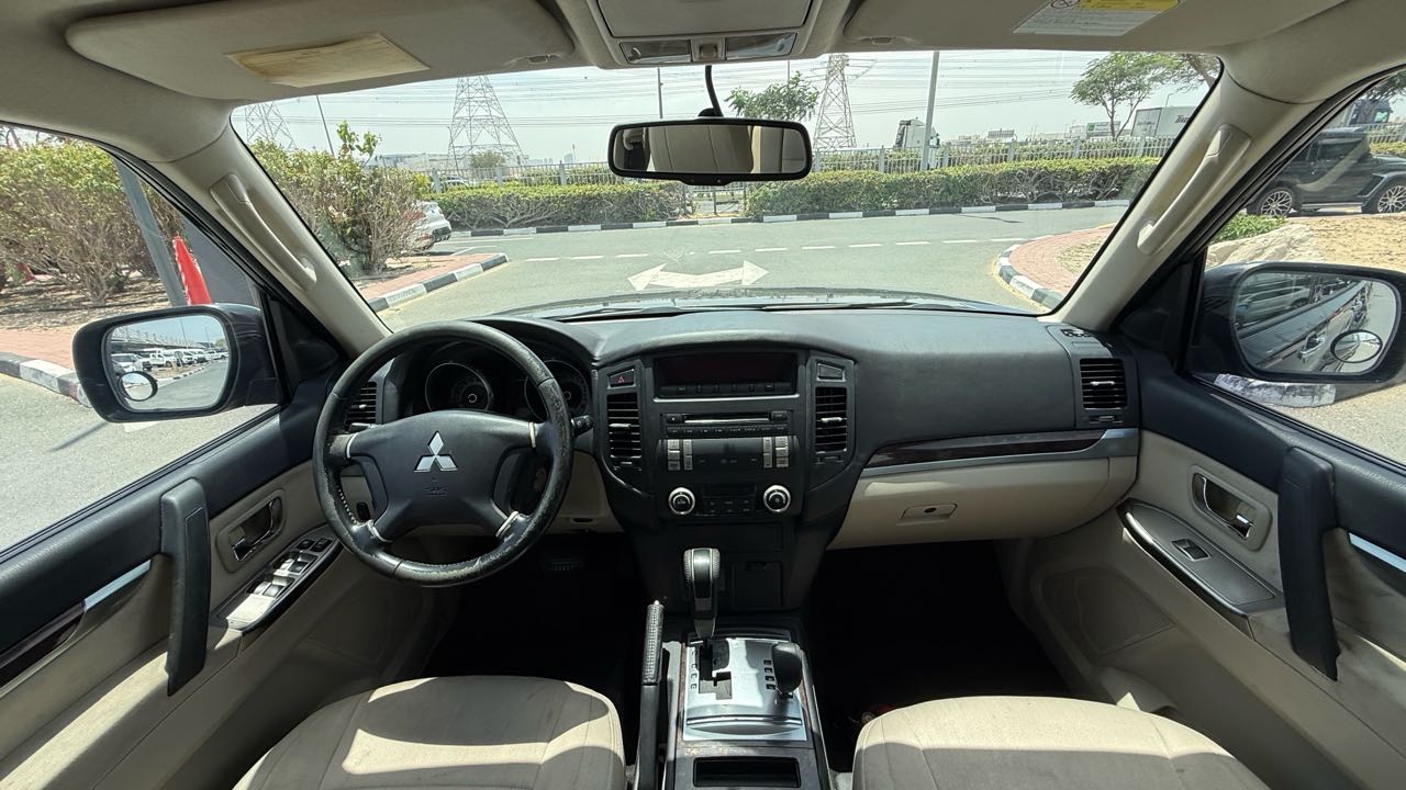 Car Image 2012 MITSUBISHI PAJERO 