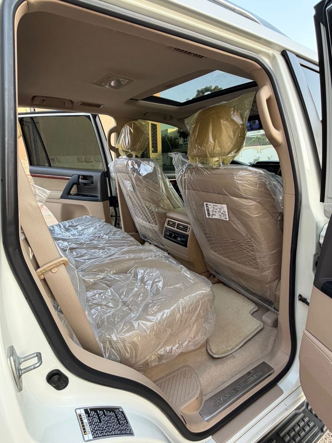 Car Image 2013 TOYOTA LAND CRUISER GX.R