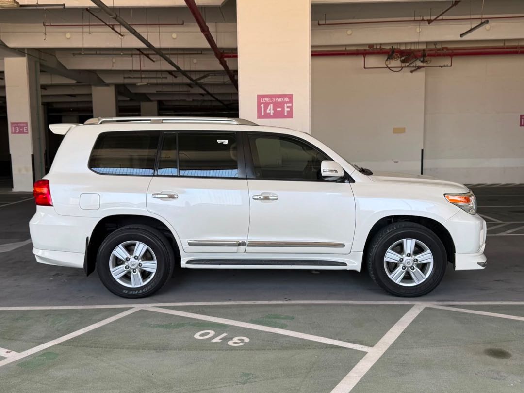 Car Image 2015 TOYOTA LAND CRUISER GX.R