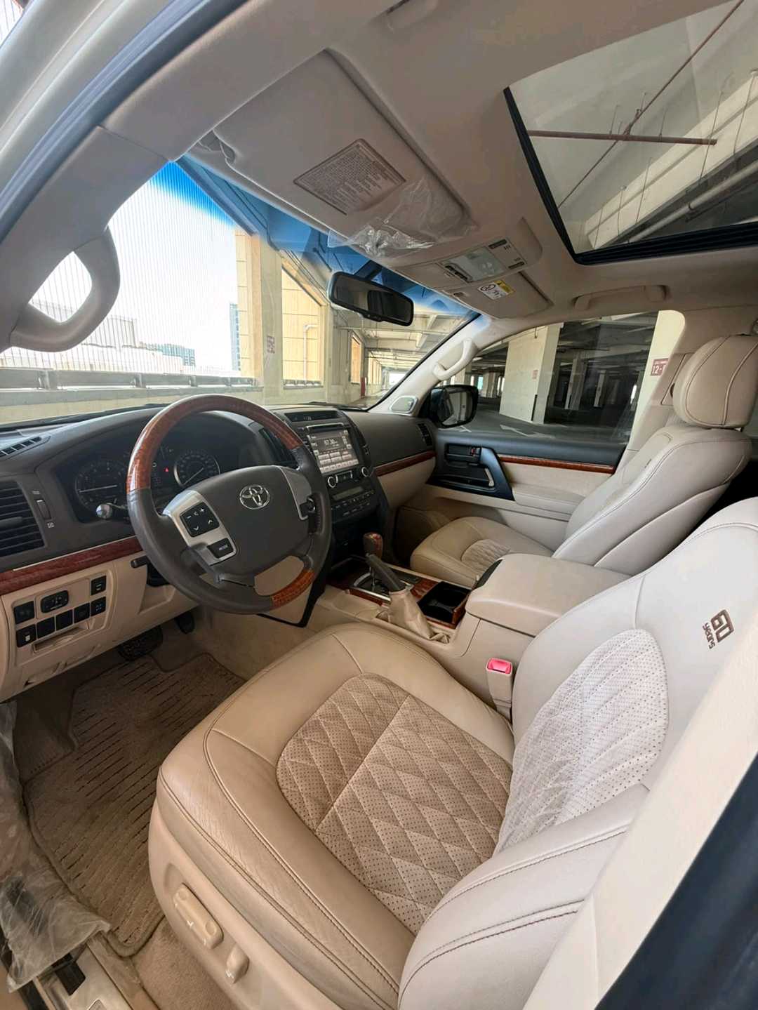 Car Image 2015 TOYOTA LAND CRUISER GX.R