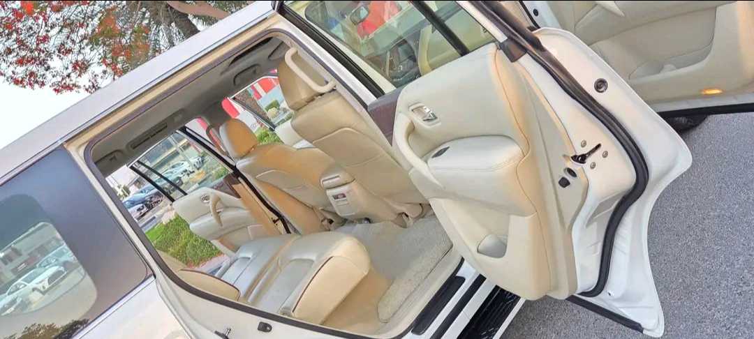 Car Image 2014 NISSAN PATROL LE