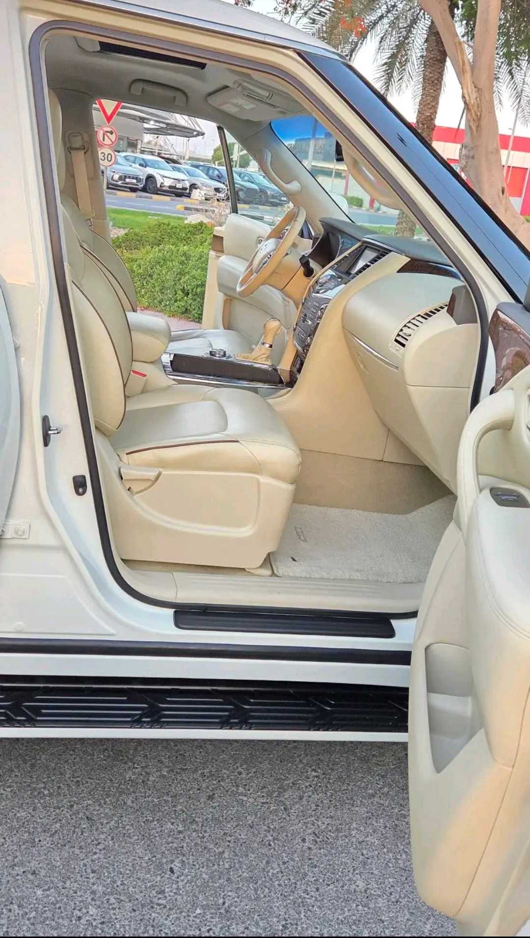 Car Image 2014 NISSAN PATROL LE