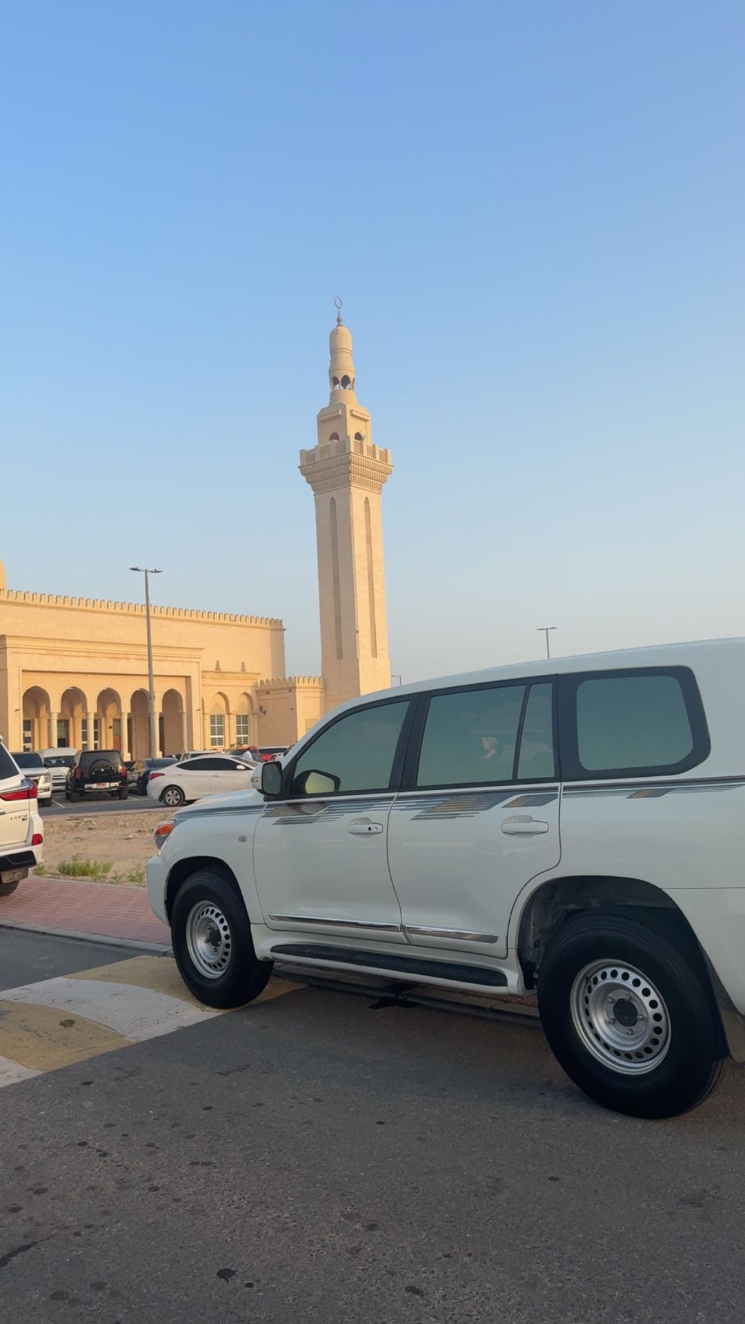 Car Image 2011 TOYOTA LAND CRUISER GX.R