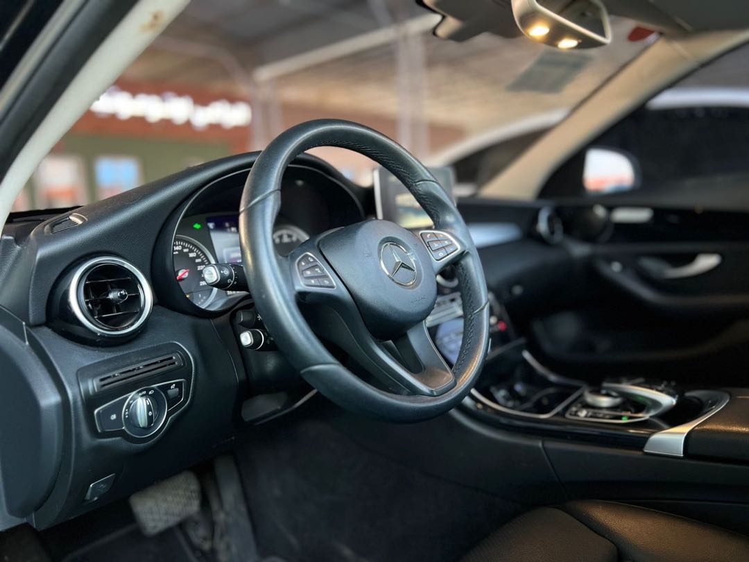 Car Image 2017 MERCEDES C Class 200